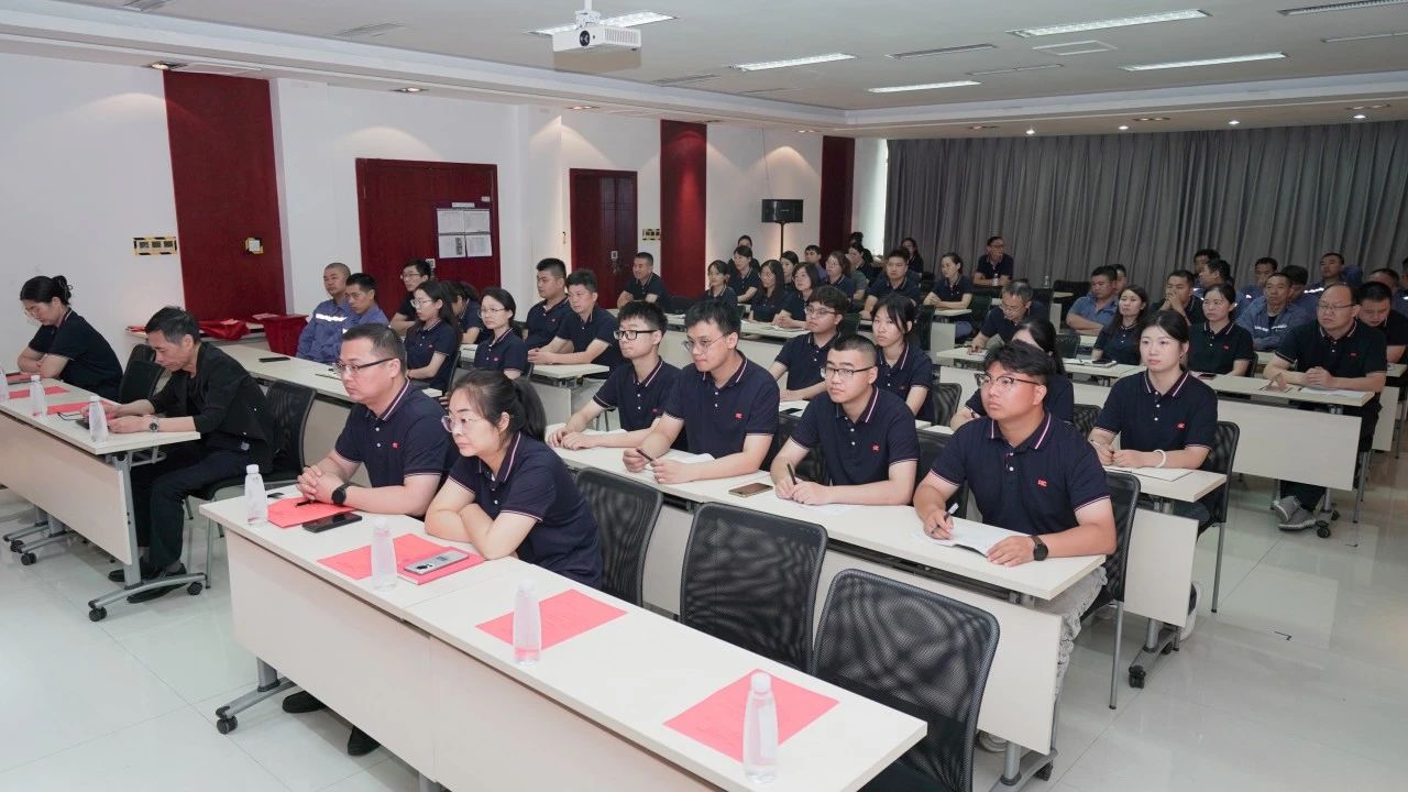 奋战三十天，全面完成公司关键指标｜英国365集团召开工作总结表彰大会