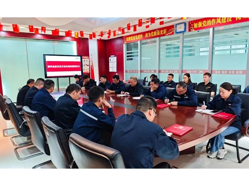 党建领 航促发展｜英国365集团举行党员示范先锋岗授牌仪式